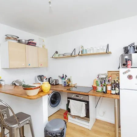 Bright 40 M For 2 Near The Villette