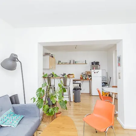 Bright 40 M For 2 Near The Villette *